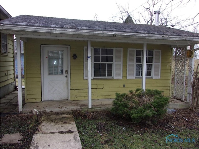 Listing photo 2 for 707 Portage Dr, Fostoria OH 44830