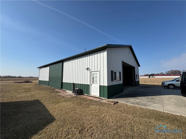 view of outbuilding featuring an outbuilding