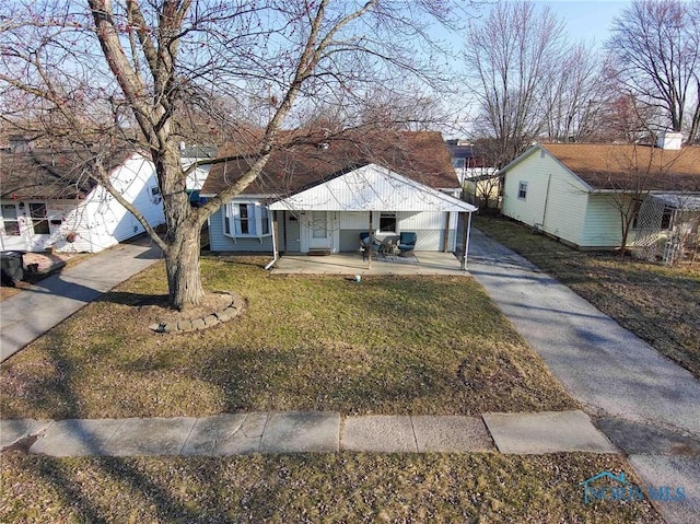 view of front of house with concrete driveway and a front yard