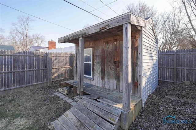 view of outdoor structure featuring an outbuilding and a fenced backyard