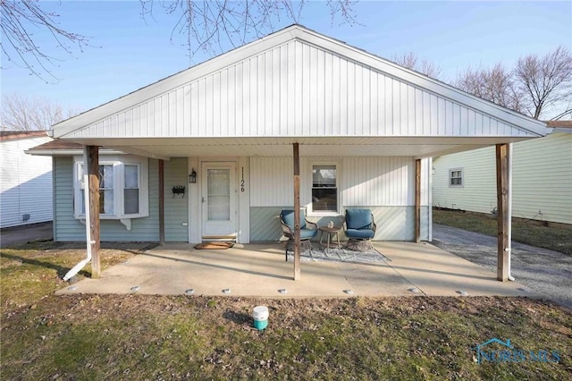 view of front of property with a porch