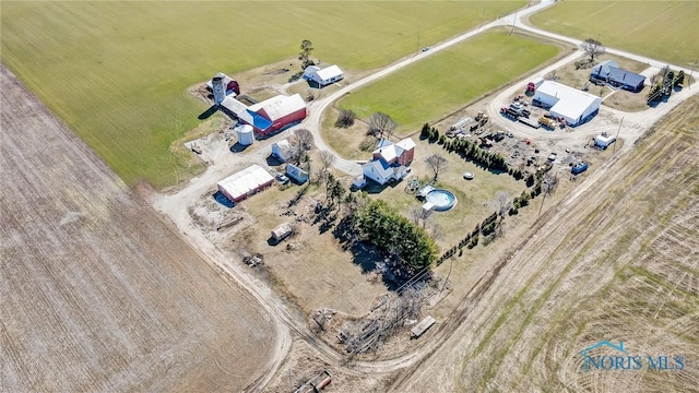 birds eye view of property featuring a rural view