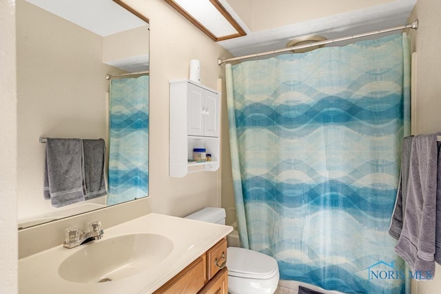 bathroom with vanity, a shower with shower curtain, and toilet