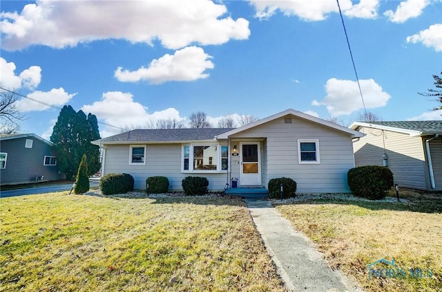 single story home featuring a front lawn