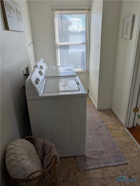 laundry room with washing machine and clothes dryer, laundry area, and baseboards