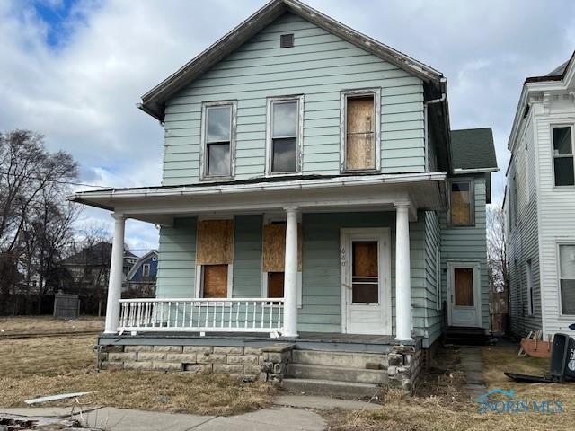 view of front of home with covered porch