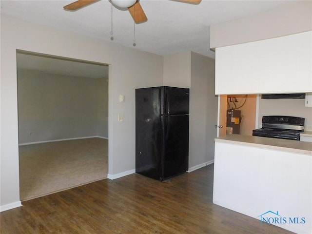 kitchen with dark wood finished floors, water heater, freestanding refrigerator, range, and ceiling fan