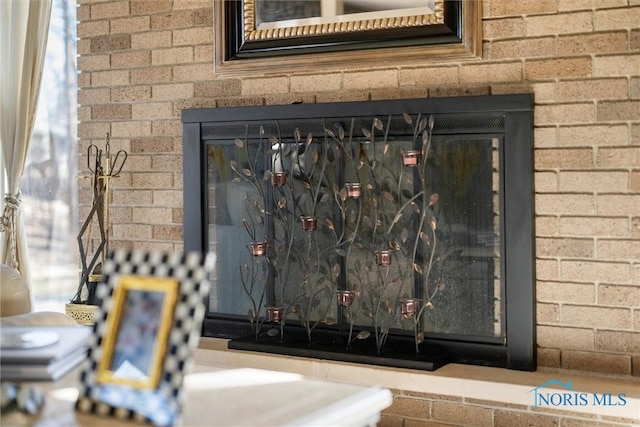 2944 Plumbrook Dr, Maumee, OH 43537 - detailed view of a fireplace
