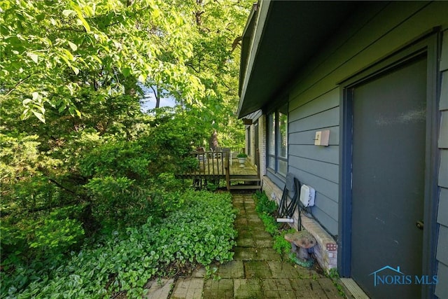 2944 Plumbrook Dr, Maumee, OH 43537 - view of side of home featuring a wooden deck