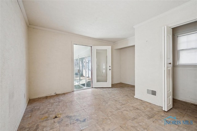 empty room featuring visible vents and ornamental molding