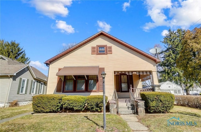 view of front of home with a front lawn