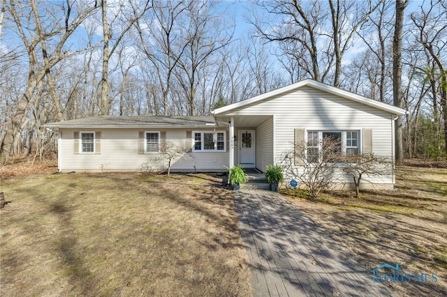 single story home with a front yard