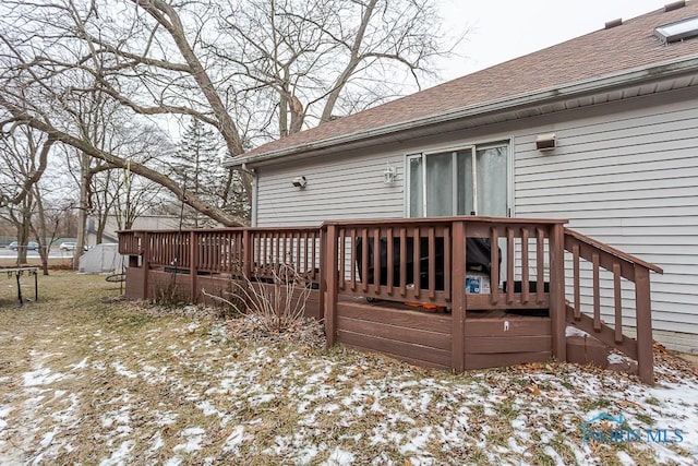 deck featuring a trampoline