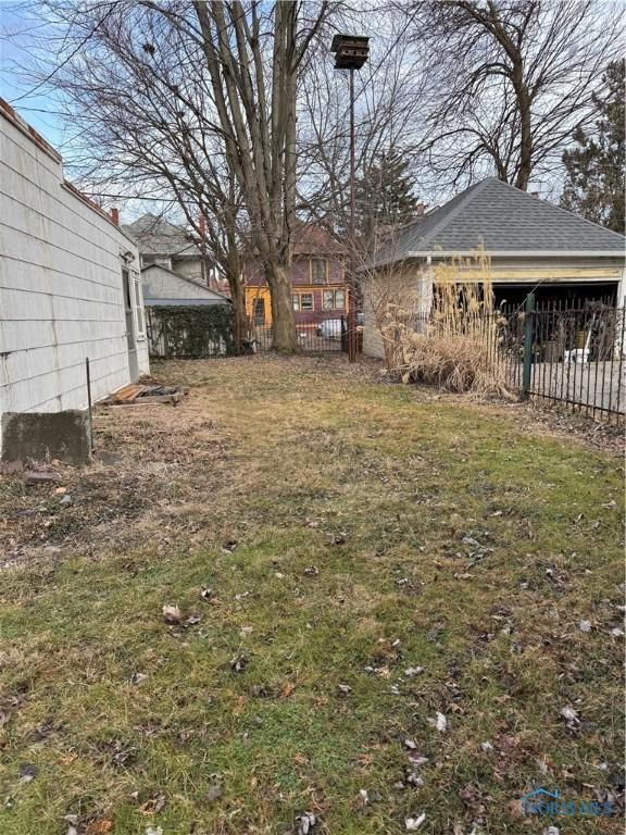 view of yard featuring fence