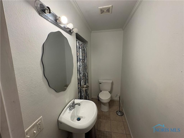 full bath with visible vents, crown molding, toilet, tile patterned floors, and a sink