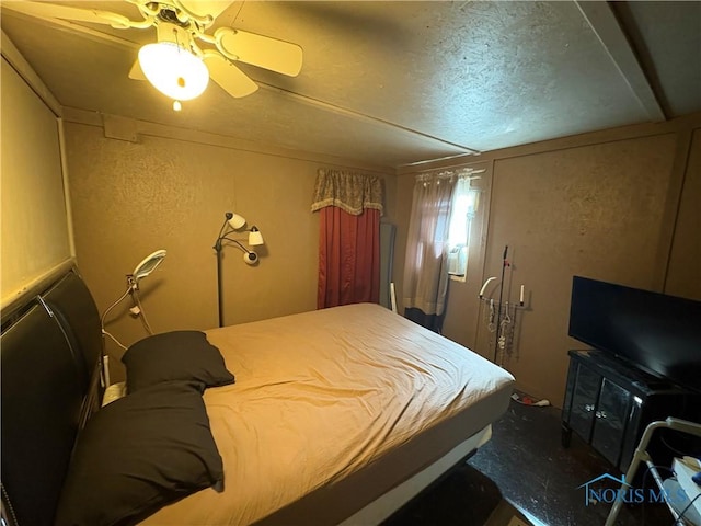 bedroom with a ceiling fan