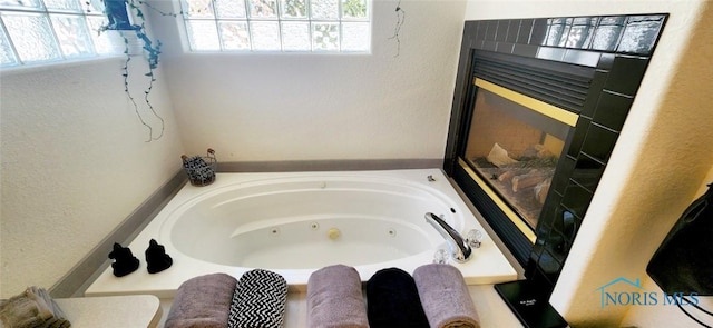 2249 Woods Edge Ct, Toledo, OH 43615 - bathroom featuring a jetted tub and a textured wall