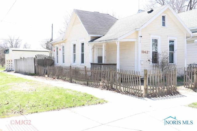 1142 Page St, Toledo, OH 43608 - bungalow with a fenced front yard and covered porch
