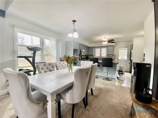 dining space featuring visible vents and ceiling fan