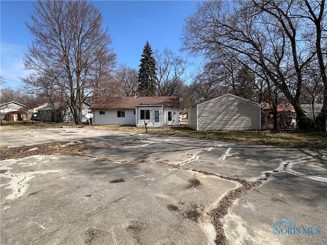41 Dickens Dr, Toledo, OH 43607 - view of front of home