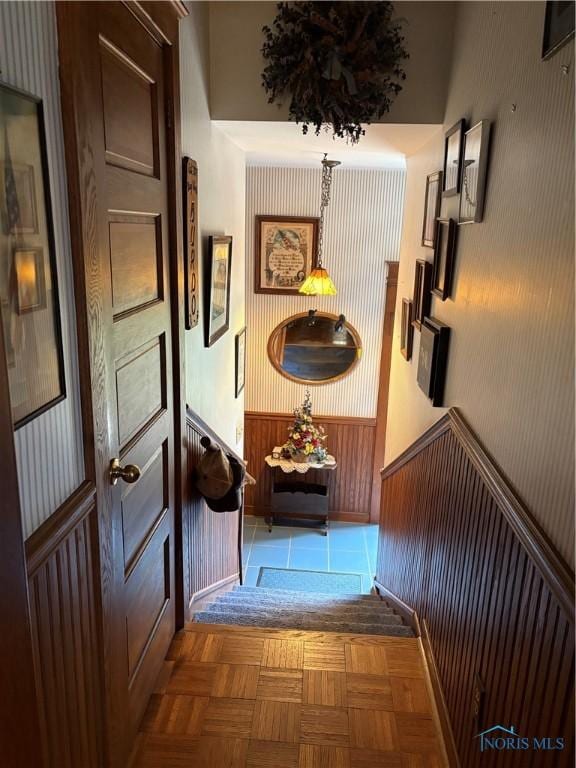 421 Farnsworth Rd, Waterville, OH 43566 - hallway featuring wainscoting and baseboards