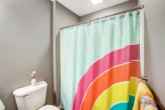 100 Bentley Dr, Perrysburg, OH 43551 - full bath with a shower with curtain and toilet