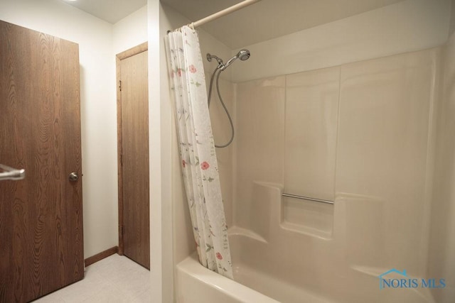 5644 Greenridge Dr Unit 5644, Toledo, OH 43615 - full bath featuring shower / bath combo and baseboards