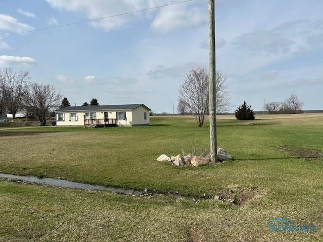 view of front of property with a front yard