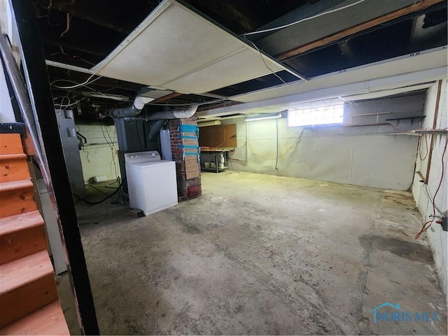 825 Park St, Findlay, OH 45840 - below grade area featuring washer / clothes dryer