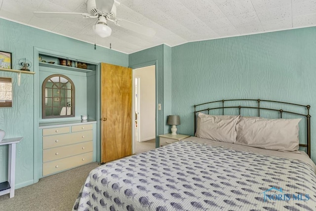 bedroom featuring carpet flooring, lofted ceiling, and a ceiling fan