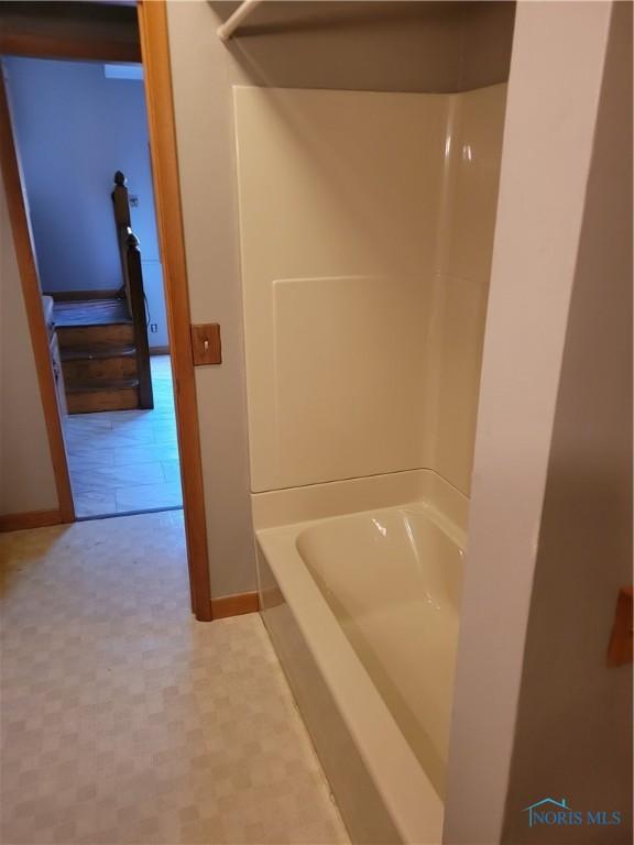 621 Nevada St, Toledo, OH 43605 - bathroom with shower / tub combination