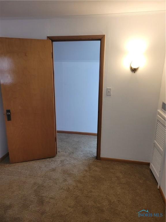 621 Nevada St, Toledo, OH 43605 - interior space with carpet floors, crown molding, baseboards, and a closet
