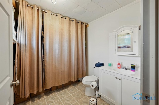 284 E Findlay St, Sugar Creek Township, OH 45893 - full bathroom with curtained shower, ornamental molding, toilet, and vanity