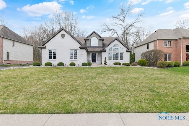 view of front of house featuring a front yard