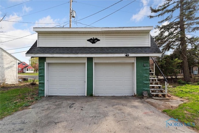 view of detached garage