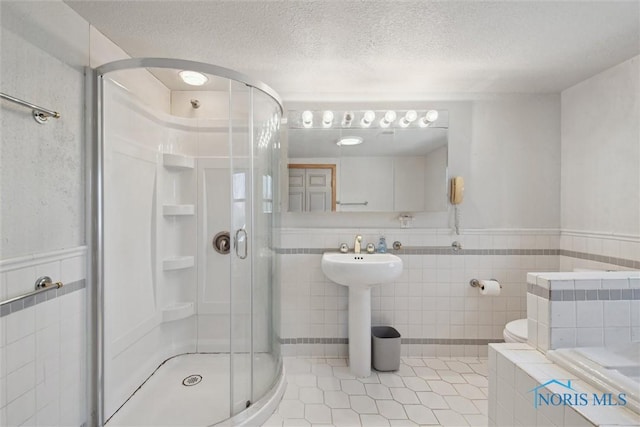 371 Canal Rd, Waterville, OH 43566 - full bath featuring a shower stall, a textured ceiling, tile patterned flooring, and tile walls