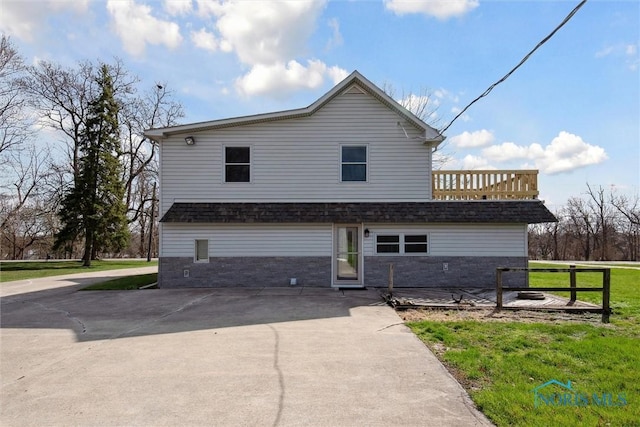 371 Canal Rd, Waterville, OH 43566 - exterior space featuring a yard and driveway