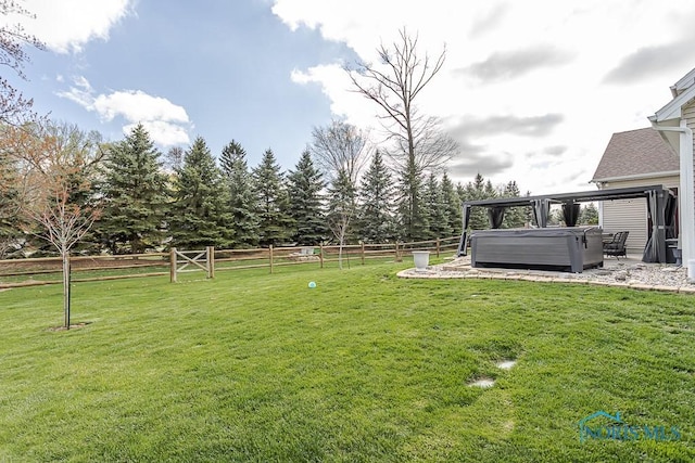 3643 Boulder Ridge Dr, Maumee, OH 43537 - view of yard with a hot tub and fence