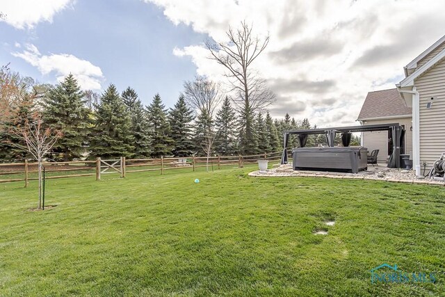 3643 Boulder Ridge Dr, Maumee, OH 43537 - view of yard with a fenced backyard and a hot tub