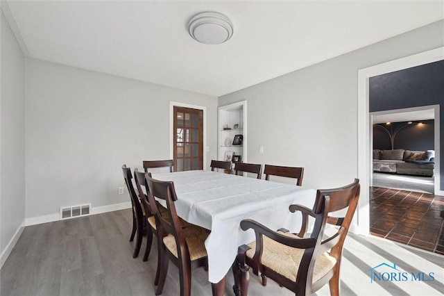 7106 Country Creek Rd, Maumee, OH 43537 - dining area with wood finished floors and baseboards