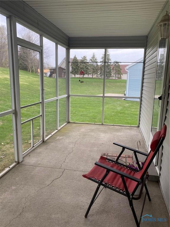 1308 Countryside Dr Unit B9, Findlay, OH 45840 - view of sunroom / solarium