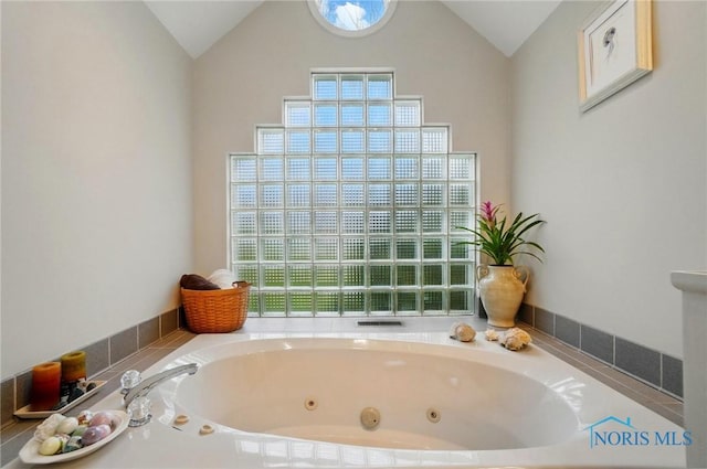 2257 N Carriage Ln, Port Clinton, OH 43452 - full bath featuring a jetted tub and lofted ceiling