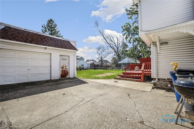 2720 106th St, Toledo, OH 43611 - garage featuring driveway and fence