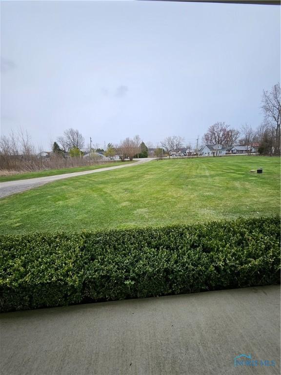 10308 Dowling Rd, Perrysburg, OH 43551 - view of property's community with a lawn