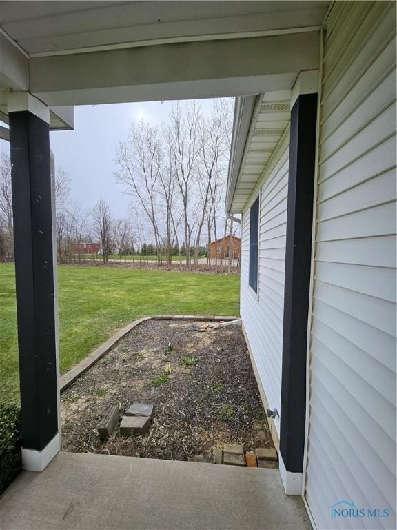 10308 Dowling Rd, Perrysburg, OH 43551 - view of green lawn