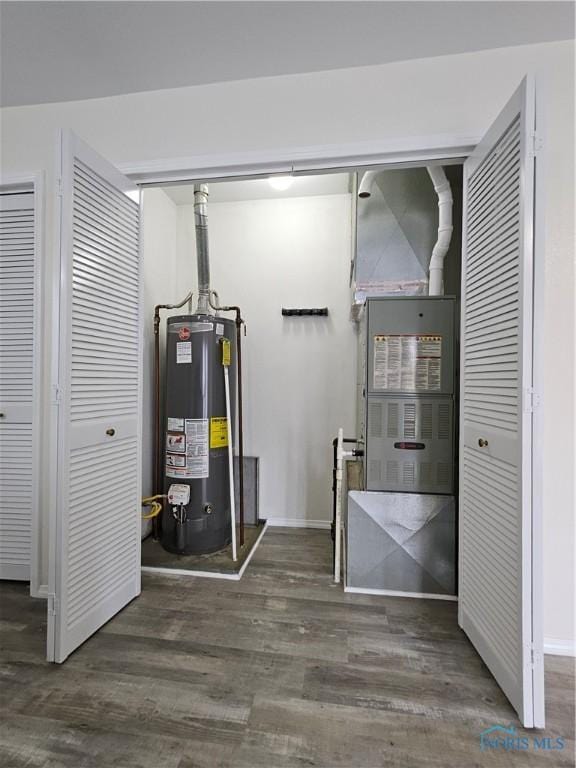 10308 Dowling Rd, Perrysburg, OH 43551 - utility room featuring water heater