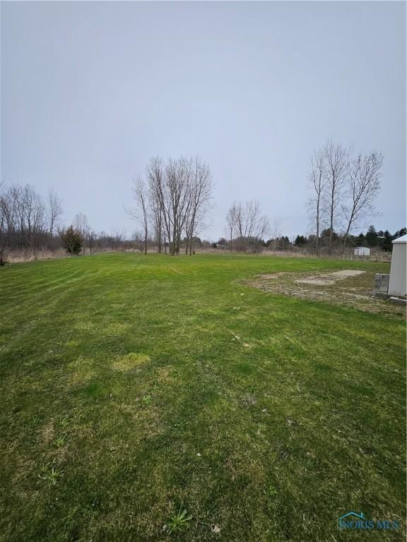 10308 Dowling Rd, Perrysburg, OH 43551 - view of grassy yard