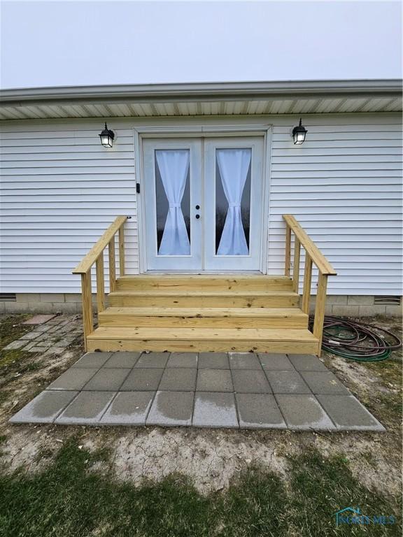 10308 Dowling Rd, Perrysburg, OH 43551 - property entrance featuring crawl space