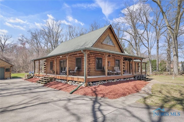 2525 N King Rd, Toledo, OH 43615 - view of side of home featuring a porch