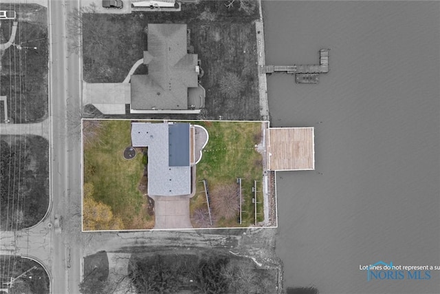 2560 Shoreland Ave, Toledo, OH 43611 - aerial view of property and surrounding area with property boundaries highlighted